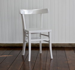 Der Sprossenstuhl von Stoelcker in Weiß